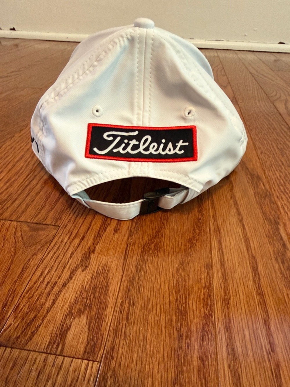 Titleist White Cap with Black Script Logo - Picture 4 of 7